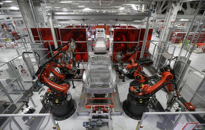 Завод по производству автомобилей Tesla. Фото: Jeff Chiu / AP / TASS