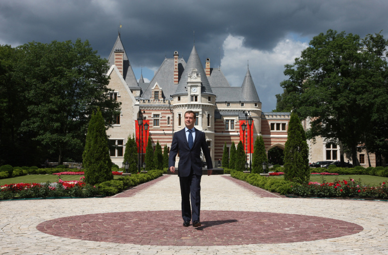 Дмитрий Медведев в резиденции «Замок Майендорф» в Барвихе, 2009. Фото: Mikhail Klimentyev / Kremlin / RIA Novosti /  Reuters