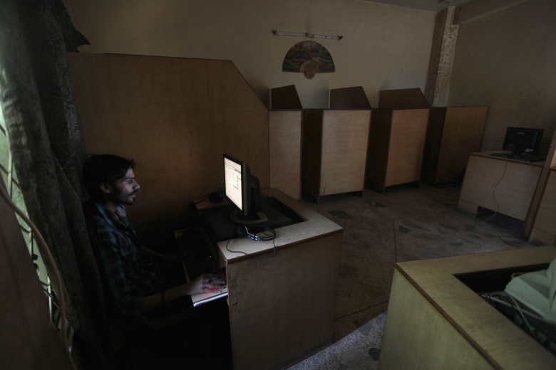 Интернет-кафе в Пакистане. Фото: Faisal Mahmood / Reuters