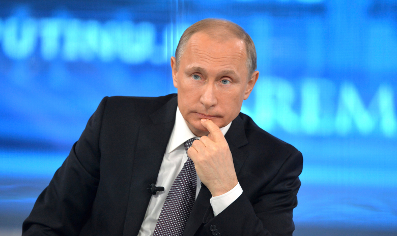 Владимир Путин отвечает на вопросы россиян в ежегодной специальной программе "Прямая линия с Владимиром Путиным".