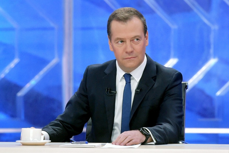 Премьер-министр России Дмитрий Медведев во время интервью. Фото: Астафьев / Пресс-служба правительства РФ / ТАСС