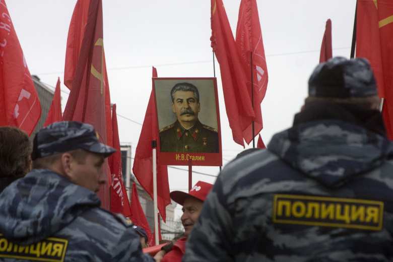 Портрет Сталина в День Победы в Москве в 2012 году