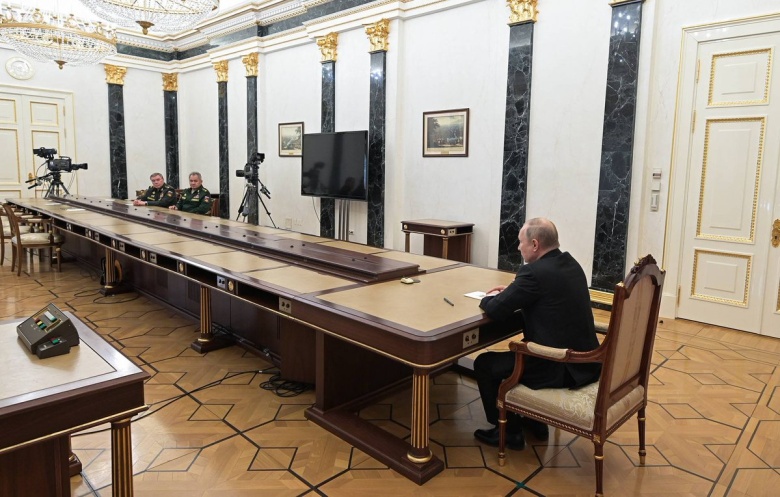 Владимир Путин на встрече с министром обороны Сергеем Шойгу и главой Генштаба Валерием Герасимовым