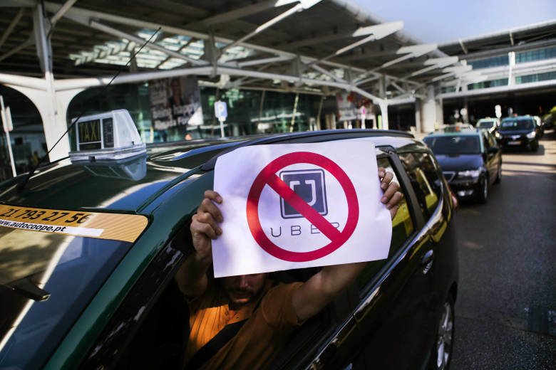 Акция протеста таксистов против сервиса Uber в Лиссабоне