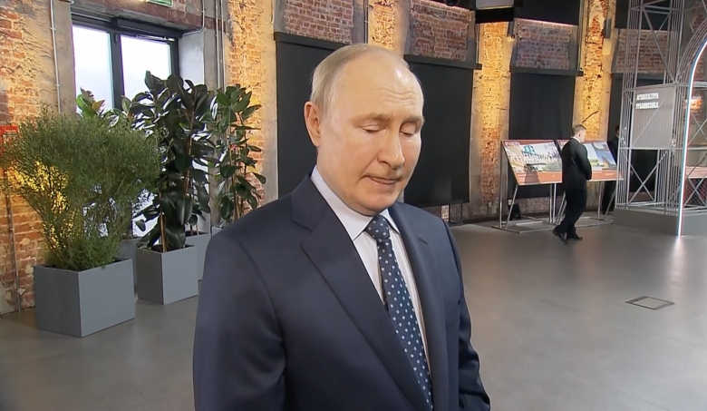 Владимир Путин отвечает на вопросы журналистов про атаку беспилотников на Москву