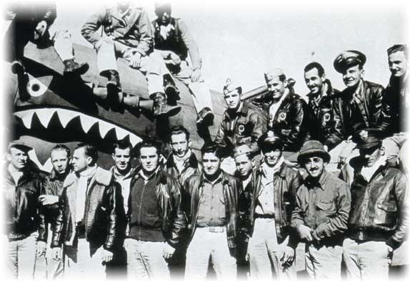 Летчики авиагруппы Flying Tigers США, сражавшихся в войне гоминьдановского Китая против Японии в начале 40-х годов