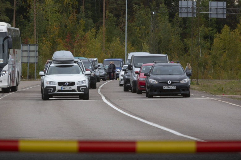 Очередь автомобилей на российско-финской границе