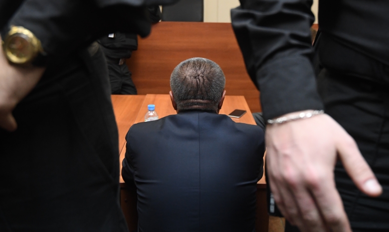 Алексей Улюкаев в здании Басманного суда. Фото: Илья Питалев / РИА Новости