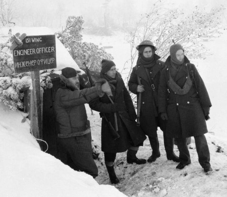 Британские военнослужащие на аэродроме Ваенга. Октябрь 1941 года.