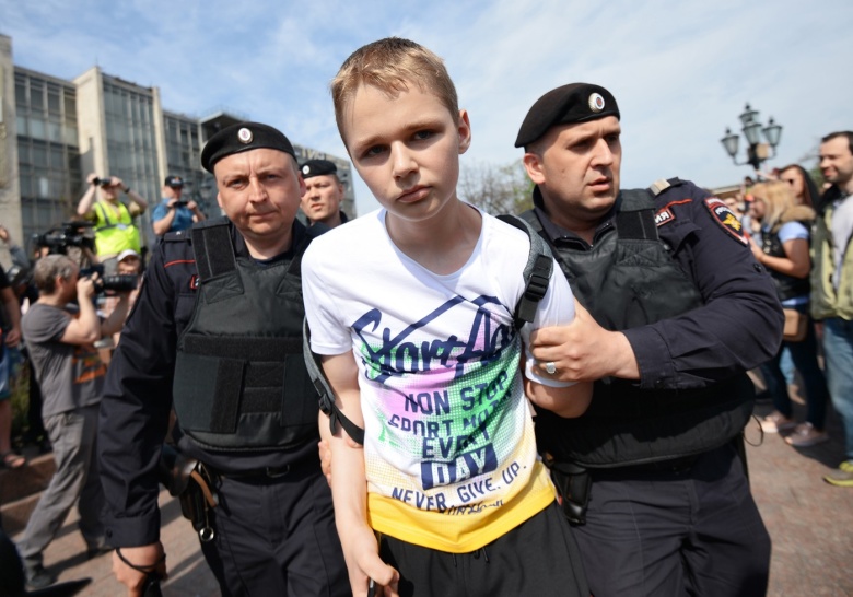 Акция протеста сторонников оппозиционера Алексея Навального «Он нам не царь». Фото: Максим Поляков / Коммерсантъ
