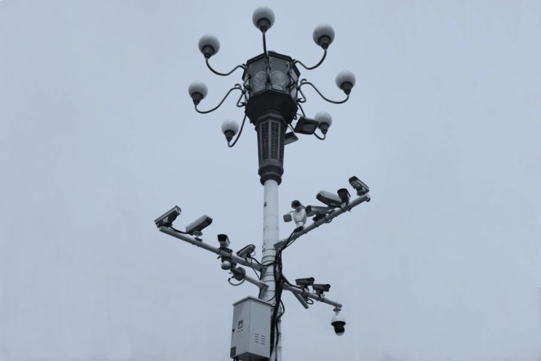 Фонарь с камерами, площадь Тяньаньмэнь. Фото: Unsplash.com