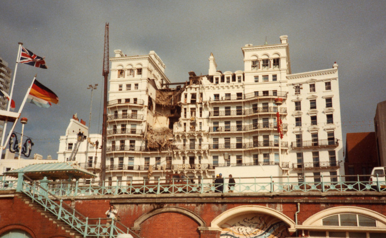 Гостиница в Брайтоне после теракта, совершенного ИРА (1984).