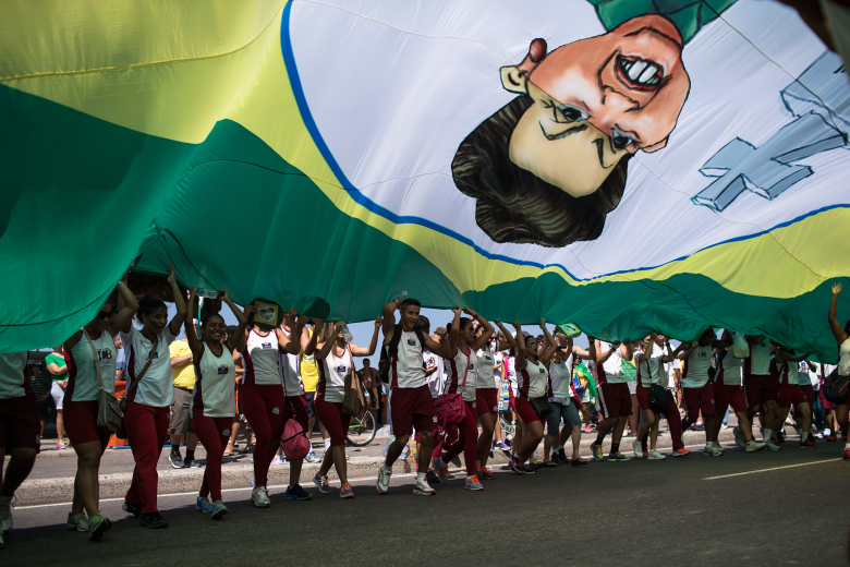 Акция протеста против политики президента Бразилии Дилмы Русеф в Сан-Паулу.