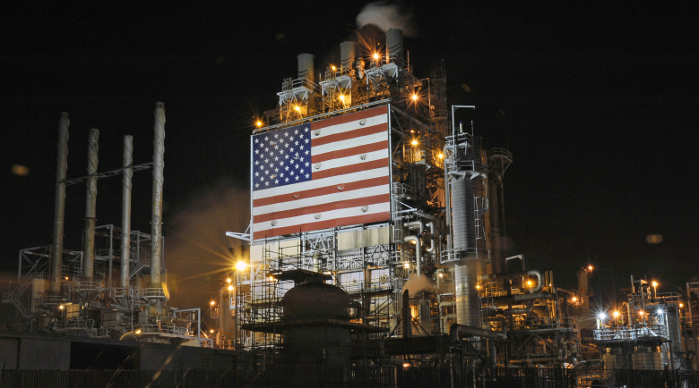 Нефтеперерабатывающий завод Tesoro в Калифорнии.