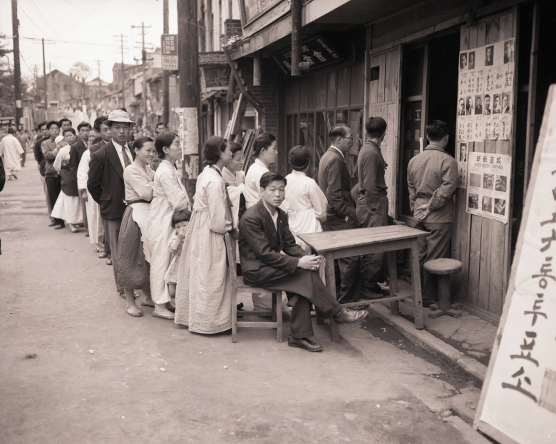Выборы в Верховное Народное Собрание КНДР, 1948 год. Фото: Bettmann / Getty Images