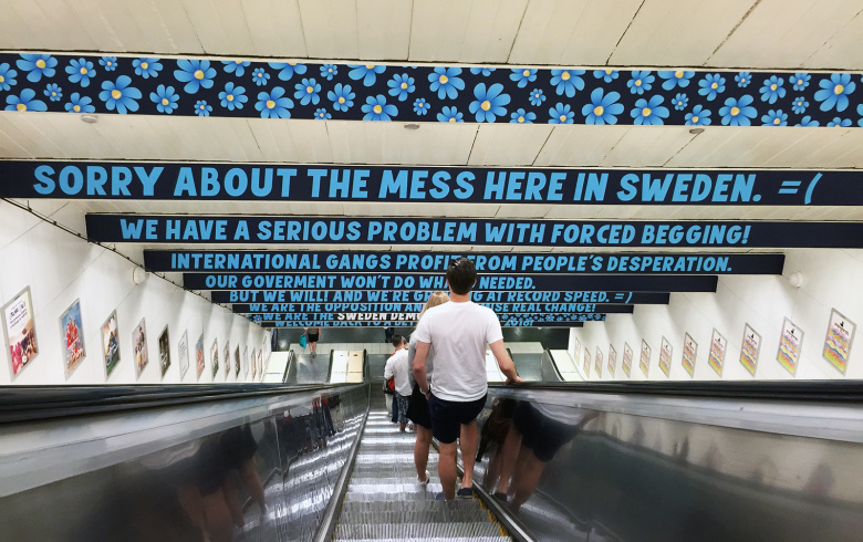 Реклама политической партии "Шведские демократы" на станции метро Эстермальмсторг в Стокгольме. Фото: Bertil Ericson / Reuters