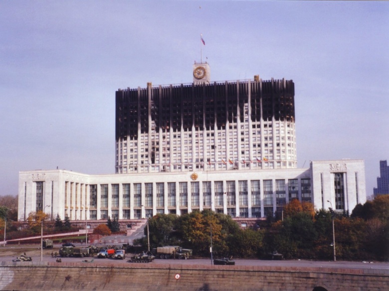 Обгоревший фасад Дома Советов, Москва, 1993 год