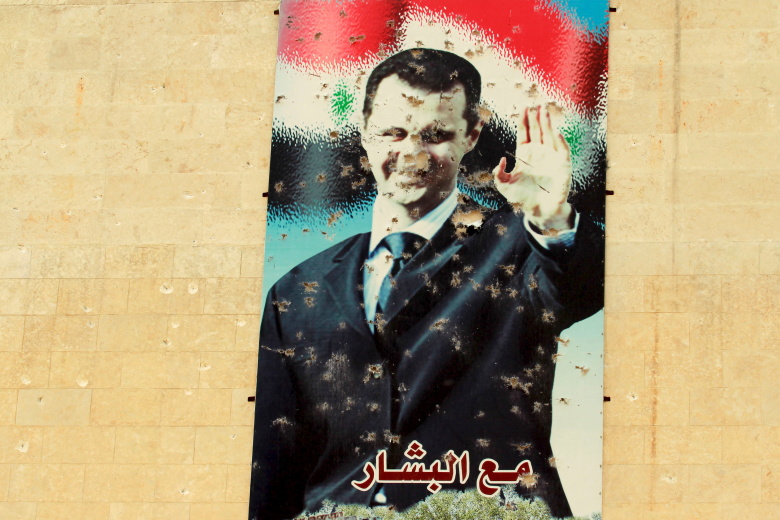 Портрет Башара Асада на стене в Идлибе, 2015 год. Фото: Ammar Abdallah / Reuters