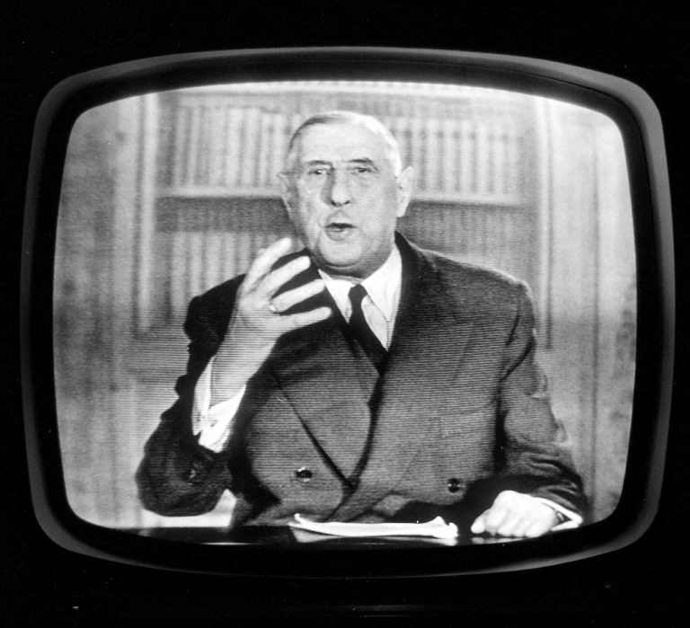 Объявление на телевидении о прекращении огня в Алжире, Шарль де Голль, президент Французской Республики. 19 марта 1962 года.