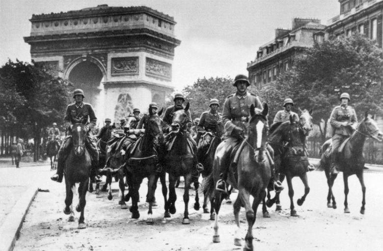 Немецкие войска в Париже.