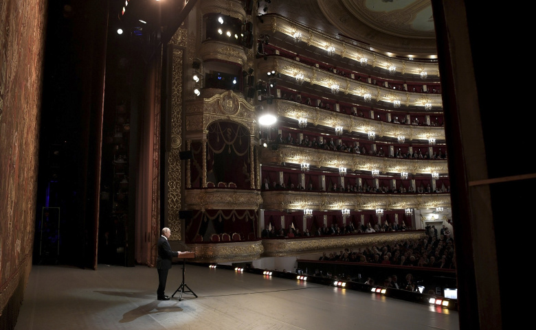 Президент России Владимир Путин на Исторической сцене Большого театра перед новогодним спектаклем "Щелкунчик"