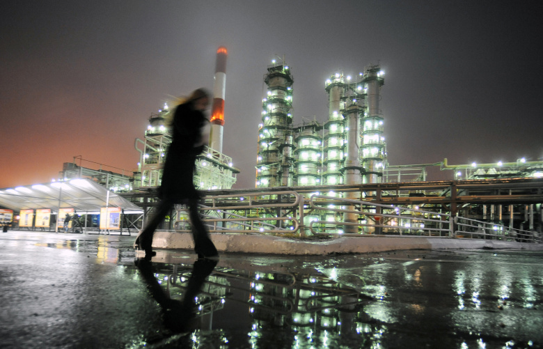 Новокуйбышевский нефтеперерабатывающий завод. Фото: Nikolay Korchekov / Reuters