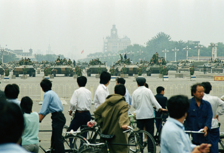 Танки на подступах к площади Тяньаньмэнь, 3 июня 1989 года. За несколько часов до начала карательной акции.