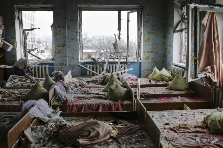 Разбомбленный детский сад в Дебальцево, Донецкая область