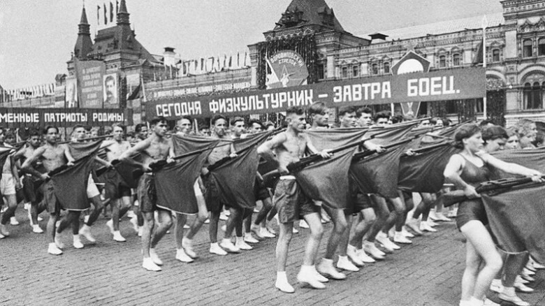 Спортивный парад на Красной площади в эпоху СССР