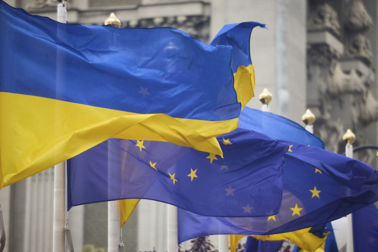Флаги Украины и Евросоюза в Киеве