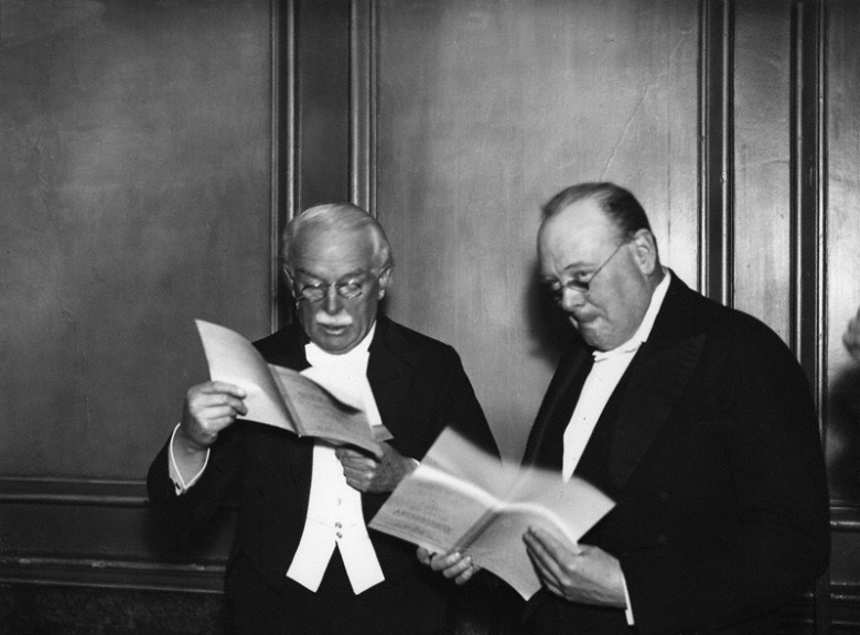 Премьер Великобритании Дэвид Ллойд Джордж и военный министр Уинстон Черчилль