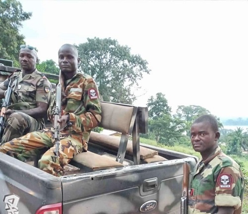 Солдаты вооруженных сил Центральной Африки с нашивками группы Вагнера