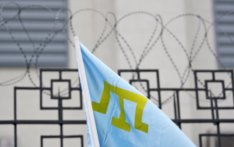 Акция в защиту крымских татар перед посольством РФ в Киеве