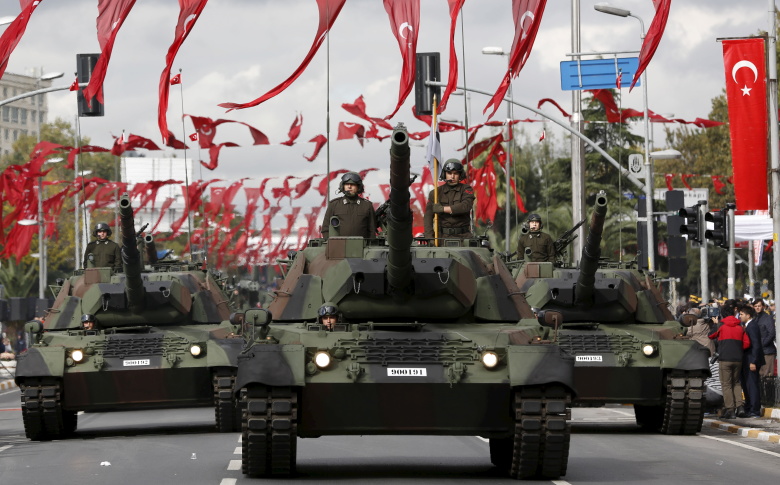 Танки турецкой армии на праздновании Дня Республики в Стамбуле.
