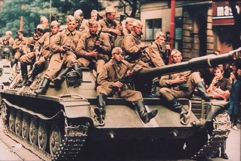 Советские военные в Праге. 21 августа 1968. Фото: akg-images / EAST NEWS
