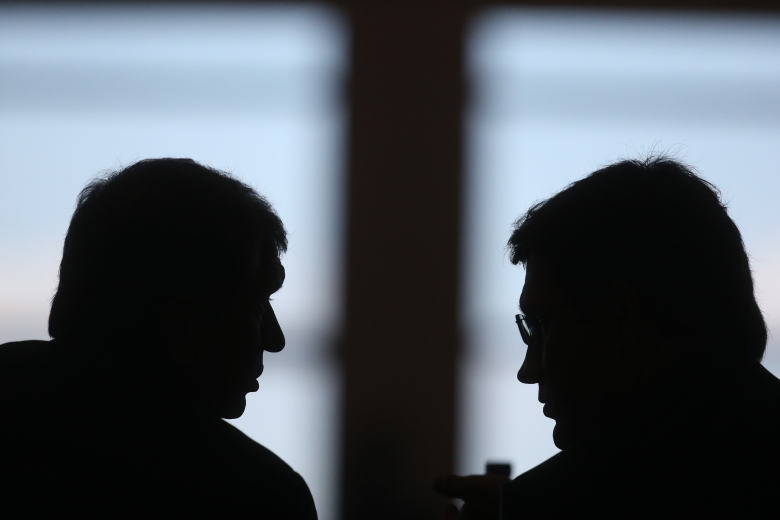 Глава "Роснефти" Игорь Сечин (слева). Фото: Сергей Фадеичев / ТАСС