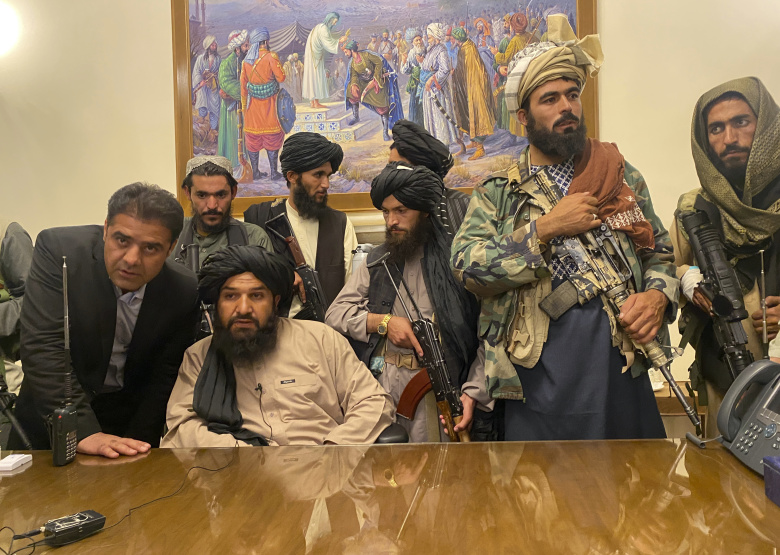 Талибы в Президентском дворце, Кабул. Фото: Zabi Karimi / AP / TASS