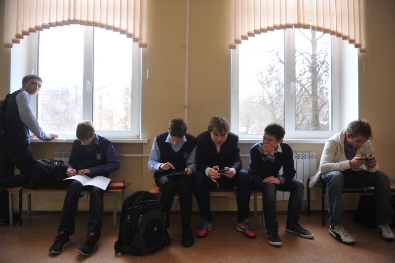 Ученики лицея на перемене. Фото: Артем Житенев / РИА Новости