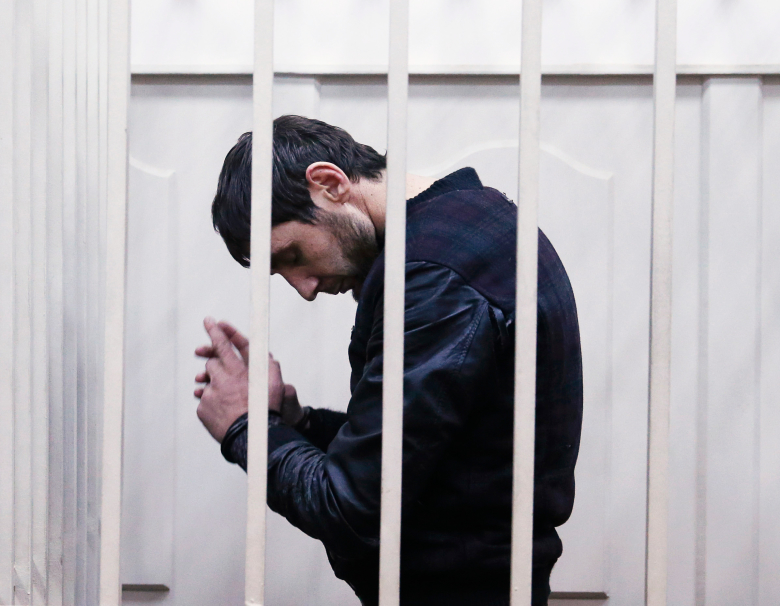 Заур Дадаев, подозреваемый в убийстве политика Б.Немцова в Басманном суде.