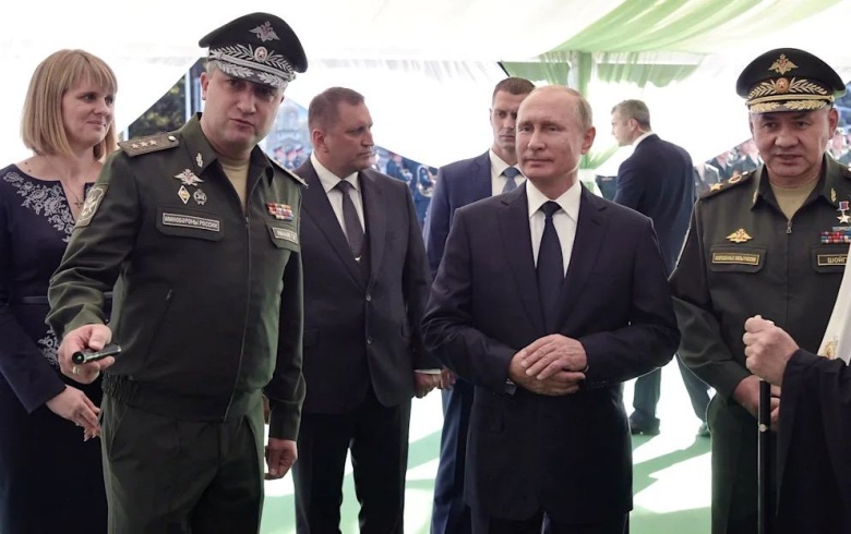 Тимур Иванов (слева), Владимир Путин и Сергей Шойгу