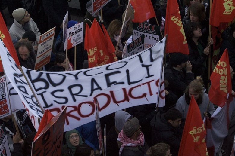 Давние союзники: демонстрация «Кампании за солидарность с Палестиной» (сторонники полного бойкота Израиля) совместно с Социалистической рабочей партией Великобритании. Лондон, 2010.