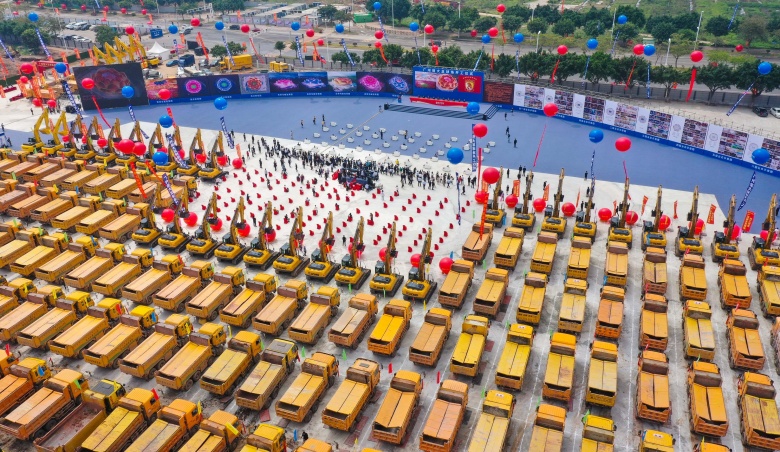 Строящийся стадион «Гуанчжоу Эвергранд». Завершение этой стройки может теперь сильно затормозиться.  Фото: Liu Dawei / Keystone / Global Look Press