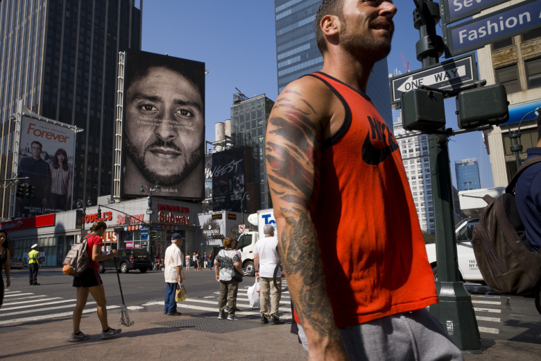 Кампания Nike. Фото: Mark Lennihan / AP / TASS