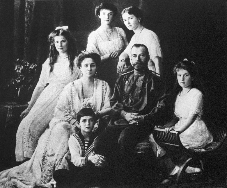Николай II с семьей. Фото: ТАСС