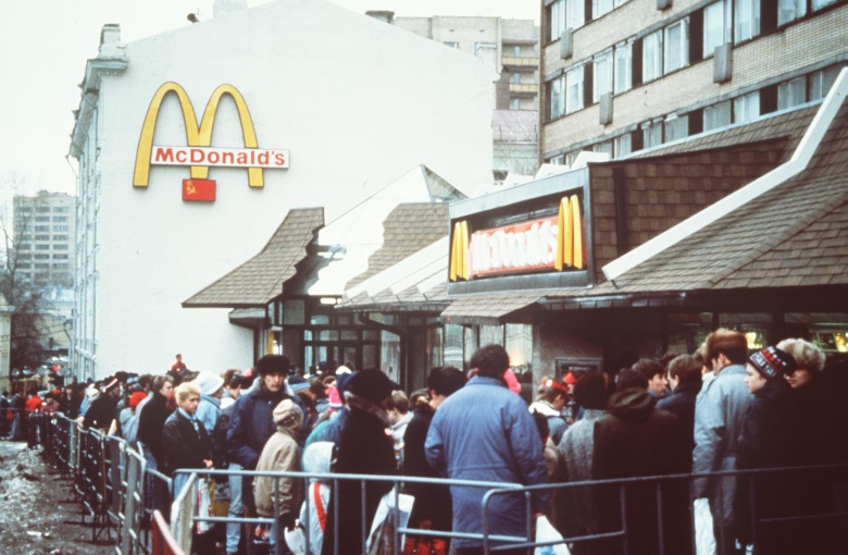 Открытие первого ресторана быстрого питания McDonald's в Москве, 1990. Фото: UPPA / Photoshot Photo / TASS