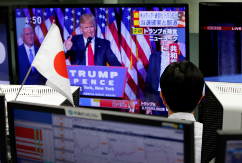 Работа фондовой биржи в Токио, 9 ноября 2016. Фото: Toru Hanai / Reuters
