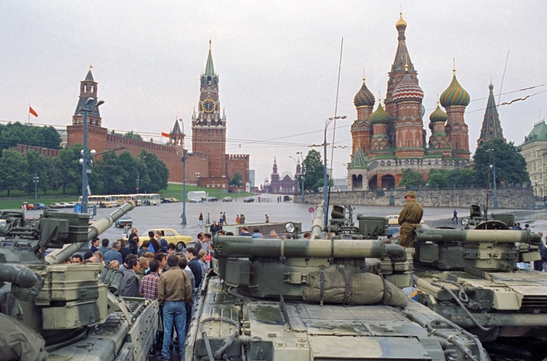 Танки на Красной площади во время путча ГКЧП, август 1991 года