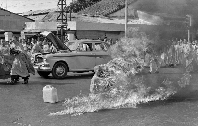 Самосожжение монаха Тхить Куанг Дыка