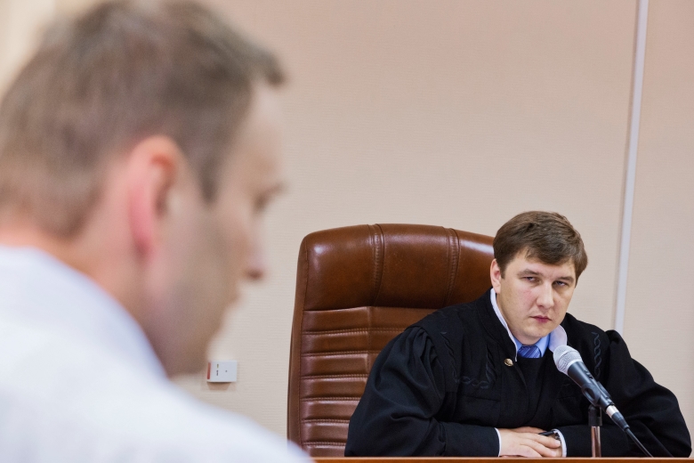 Алексей Навальный и судья Сергей Блинов в Ленинском районном суде города Кирова.