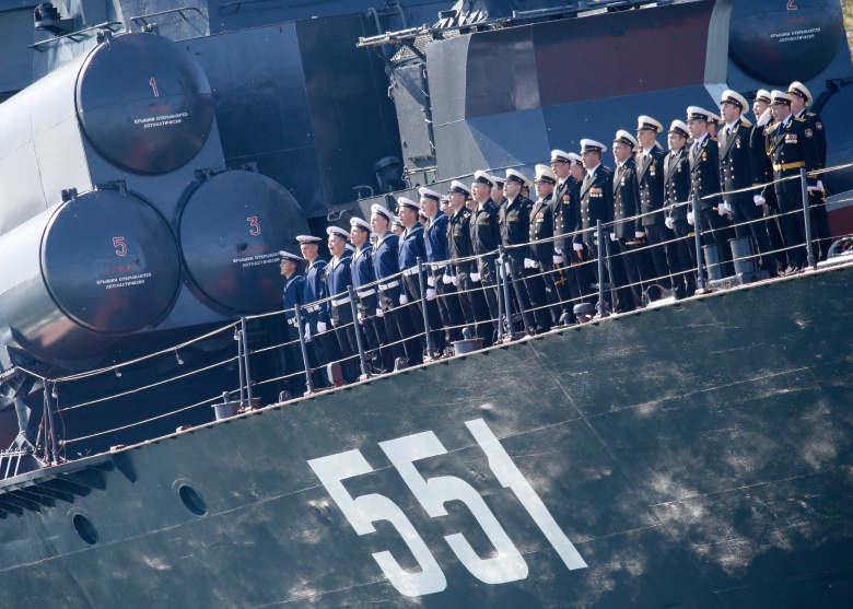 Военнослужащие Балтийского флота на малом ракетном корабле «Ливень». Балтийск. 7 мая 2015.